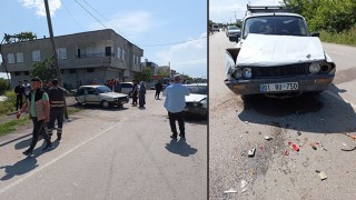 Adana’da 2 otomobilin çarpıştığı kazada 4 kişi yaralandı
