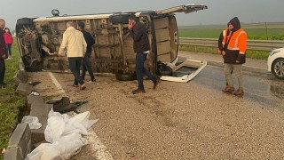 Adana’da minibüsün devrildiği kazada 1’i ağır 5 kişi yaralandı