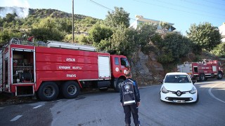 Alanya’da ormanlık alanda çıkan yangın kontrol altına alındı