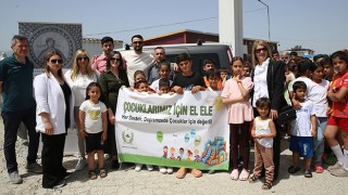 Almanya’dan gönderilen oyuncaklar, Hatay’da depremzede çocuklara ulaştırıldı