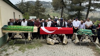 Balıkesir’deki trafik kazasında ölen uzman çavuş, eşi ve çocuğu Kahramanmaraş’ta toprağa verildi