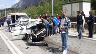 Burdur’da iki otomobilin çarpıştığı kazada 1 kişi öldü 7 kişi yaralandı