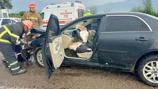 Hatay’da iki otomobilin çarpışması sonucu 4 kişi yaralandı