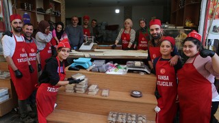 Hatay’daki tarihi Uzun Çarşı’da, tescilli lezzet kömbenin yapımı sürüyor