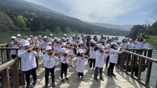 Hataylı depremzede öğrenciler, Bolu’da konser verdi