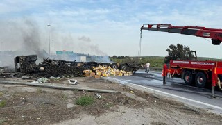 Mersin’de devrilerek yanan tırın sürücüsü yaralandı