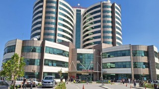 Mersin’de oğlunun bıçakladığı ve silahla vurduğu kadın öldü