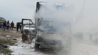 Mersin’de yangın çıkan kamyonette hasar oluştu