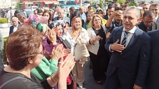 Osmaniye Belediye Başkanı İbrahim Çenet mazbatasını aldı