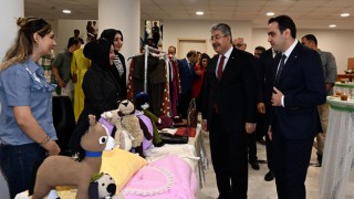 Aile Destek Merkezinde Yıl Sonu Sergisi Açıldı