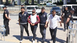 Antalya’da eski eşini ve arkadaşını bıçakla yaralayan kişi tutuklandı
