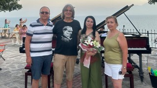 Alman piyanist Reiner Weiss, barış için Antalya’da konser verdi