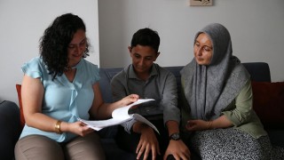 Doğum gününde LGS’den tam puan aldığını öğrenen depremzede Kerem, doktor olmak istiyor
