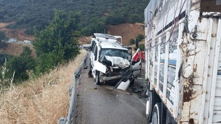 Isparta’da kamyonla hafif ticari aracın çarpışması sonucu 5 kişi yaralandı