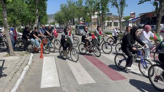 Isparta’da öğretmen ve öğrenciler İsrail’in saldırılarını protesto etmek için pedal çevirdi