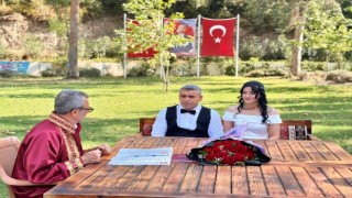Ellek Beldesi'ndeki Millet Bahçesi'nde Nikah Töreni Kıyıldı