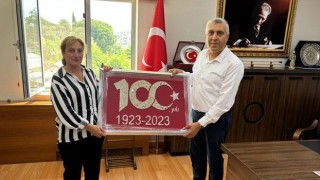 Usta Öğreticiden Müdür Albak’a Anlamlı Hediye