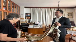 Yaşar Kemal’e Vefa: Başkan Olcar Eşini Ziyaret Etti.