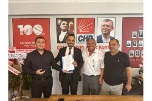 CHP Osmaniye Yöneticisi Rıza Tekerek, Tüzük Önerilerini İl Başkanına Teslim Etti