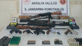 Antalya’da silah kaçakçılığı operasyonunda 7 şüpheli yakalandı