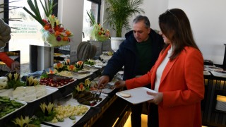 Millet Bahçesi Sosyal Tesisleri Açık Büfe Kahvaltı İle Hizmete Başladı
