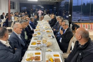 Başkan Yeşildemir Belediye Personeliyle İftar Yaptı