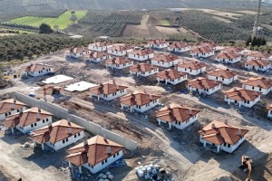 Ellek’te Deprem Konutlarının İnşası Sürüyor