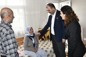 Kadirli Kaymakamı ve Eşi, Şehit Ailelerini Bayramda Unutmadı