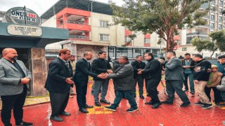 Kaymakam Özer ve Başkan Uyutmaz Namaz Sonrası Vatandaşla Bayramlaştı