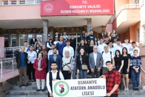 Osmaniye Belediyesi Öğrencilerle Birlikte Huzurevi Sakinlerini Ziyaret Etti