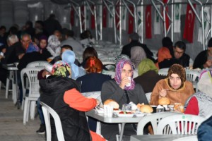 Osmaniye Belediyesi'nden Kadir Gecesi’nde Sahur İkramı
