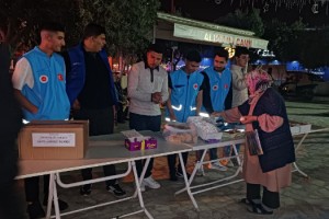 Osmaniye’de Kadir Gecesi’nde Kur’an-ı Kerim Dağıtımı Yapıldı