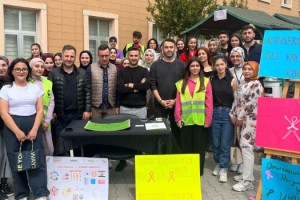 Üniversite Öğrencilerinden Kanser İle İlgili Farkındalık Standı