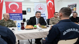 Vali Yılmaz Mehmetçiklerle İftar Yaptı