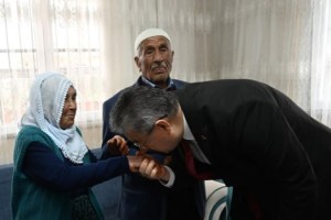 Vali Yılmaz’dan 63 Yıllık Çınar Aileye Anlamlı Ziyaret