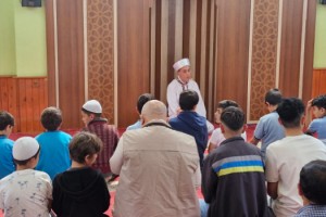 Cuma Namazını Hafız Öğrenci Kıldırdı