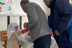 Minik Öğrencilerden Cuma Namazı Sonrası Anlamlı İkram