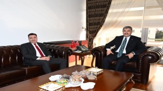 Vali Yılmaz Rektörlüğe Yeniden Atanan Turgay Uzun’u Tebrik
