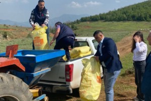 Bilalik Köyü Meraları Gübrelenerek Hayvancılığa Destek Verildi