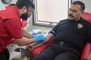 Kızılay'a Emniyetten Destek: İlk Bağışı Müdür Sarıbuva Yaptı