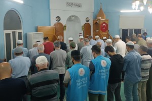 KYK'da Kalan Öğrenciler Sabah namazında Buluştu