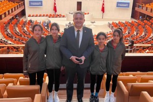 Milletvekili Şahin, Memleketinin Şampiyon Öğrencilerini TBMM'de Ağırladı