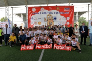 Mini Hentbol Şenliği’nde şampiyon 80. Yıl Cumhuriyet İlkokulu