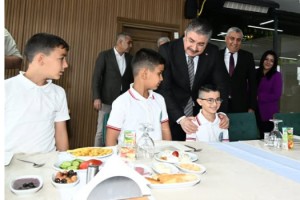 Minikler İstedi Vali Yılmaz Kahvaltı Teklifini kabul Etti