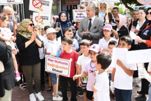 Osmaniye’de Miniklerden İzmarit Mesaisiyle Sigara Karşıtı Mesaj