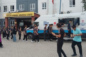 Osmaniye’de öğrencilere sıcak çorba ikramı sürüyor