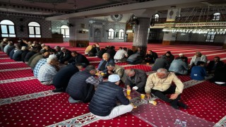 Osmaniye'de Zafer Camii'nde Sabah Namazı Buluşması