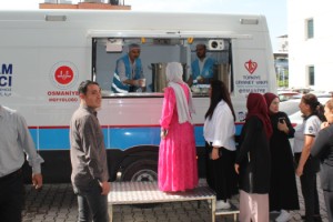 Sosyal Güvenlik Haftası'na Sıcak Dokunuş: Diyanet Vakfı'ndan Çorba İkramı