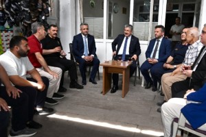 Vali Yılmaz, Ayakkabıcılar Çarşısı'nda Esnafla Buluştu