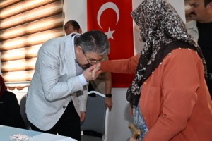 Vali Yılmaz Huzurevinde "Anneler Gününü Kutladı"